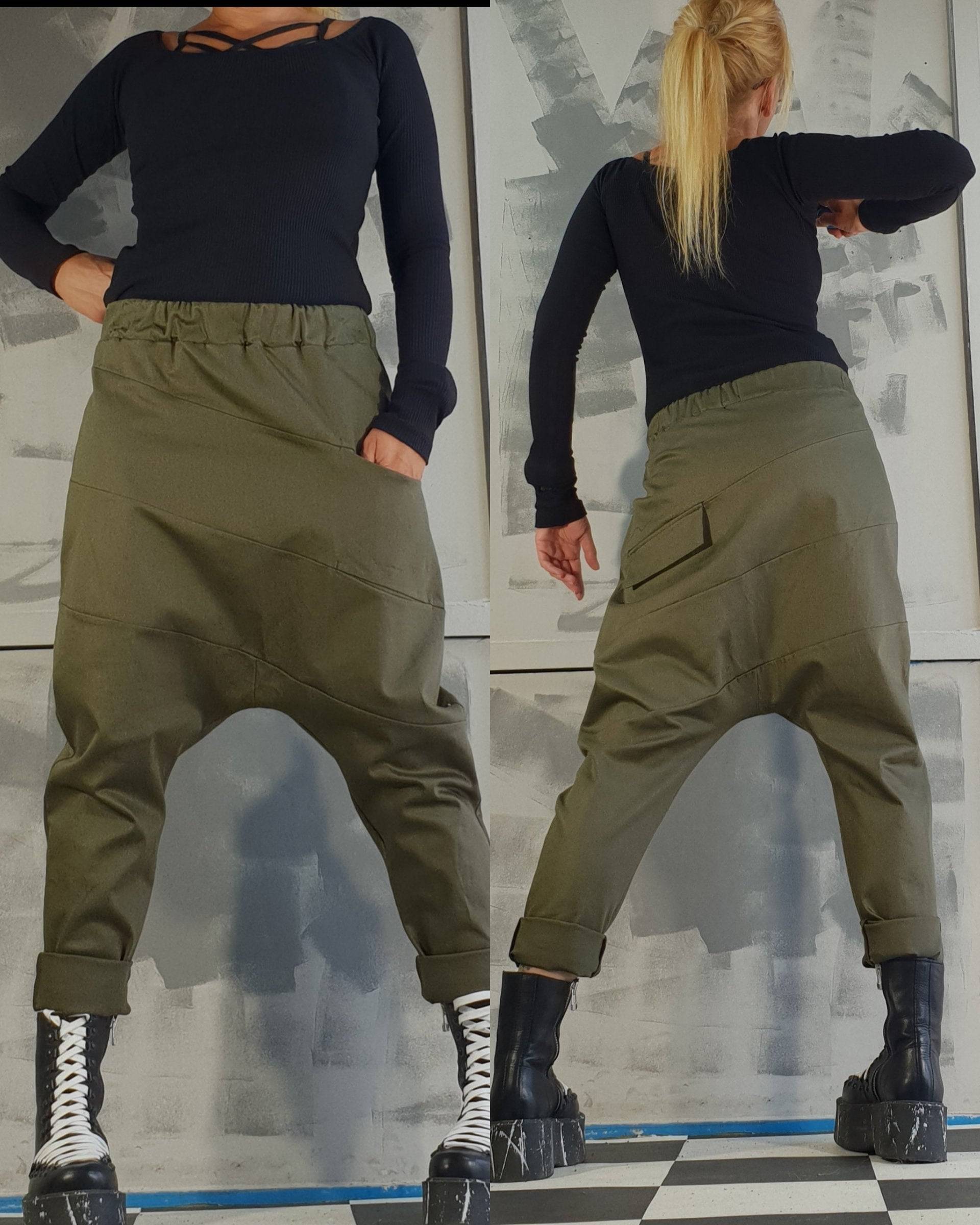 Extravagante Hose, Frauen Haremshose, Avantgarde Grüne Gothic Urban Pants, Loose von NonStandardDesign