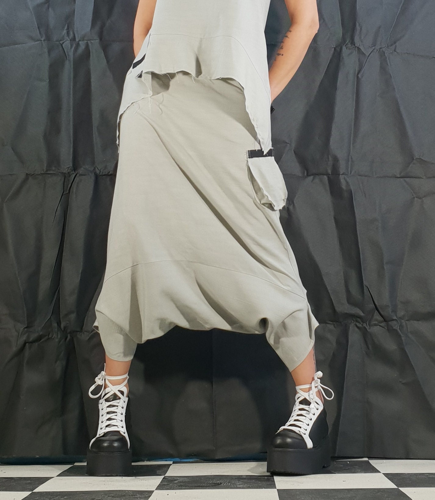 New Collection Leinen Extravagante Hose, Frauen Haremshose, Avant Garde Gothic Punk Baggy Loose Pants von NonStandardDesign