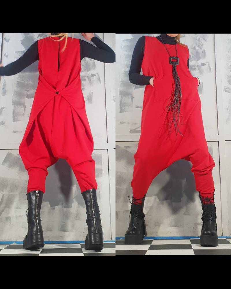 Roter Haremsoverall, Avantgarde-Lose Jumpsuit, Extravaganter Baggy Ärmelloser Schwarzer Lässiger Overall von NonStandardDesign
