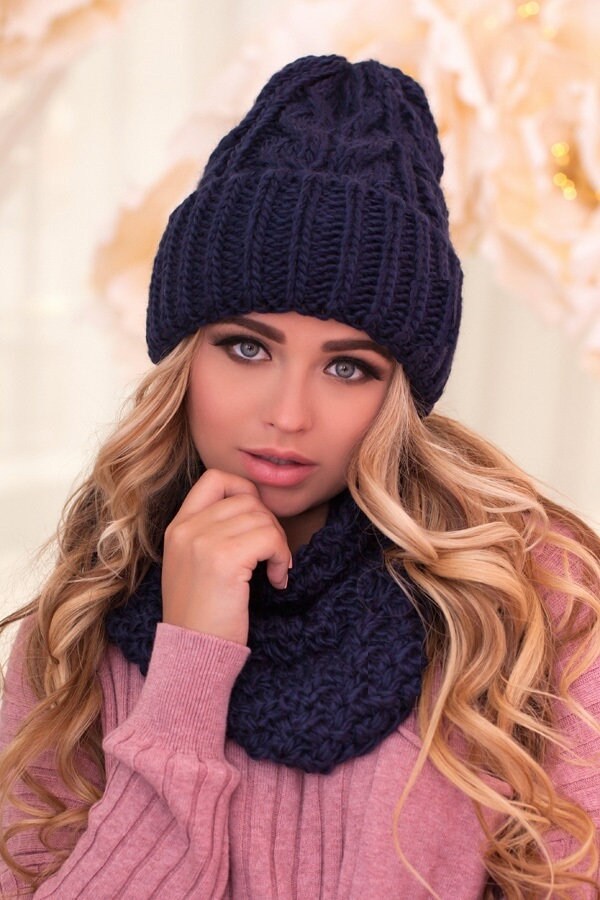 Jugend Set Dark Blue Jeans Mütze Und Rundschal Warme Wollmütze Cowl Snood Strickpackung Für Frauen Loop-Schal Im von NonStopKnit