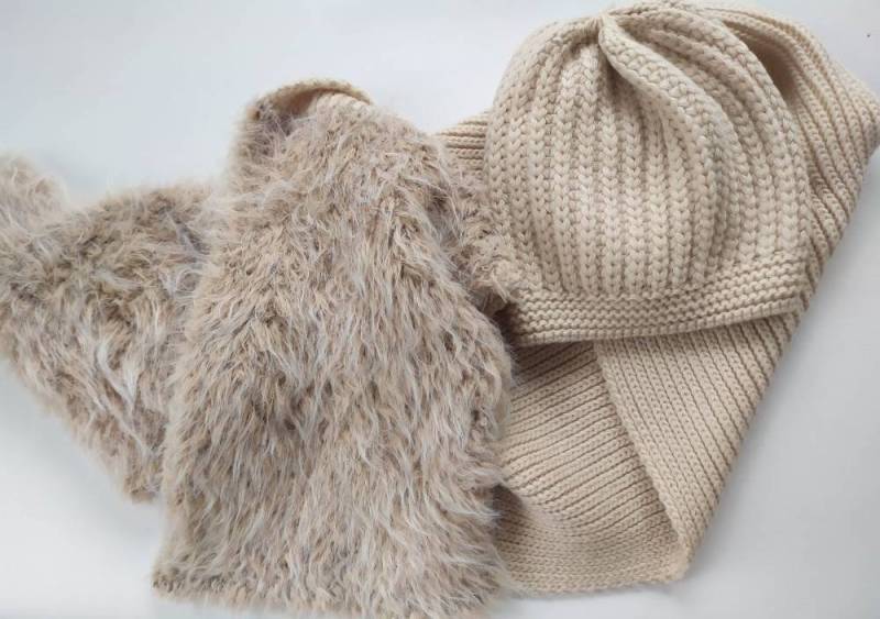 Süße Beige Set Aus Dicker Grobstrick Mütze Und Schal Warme Beige Slouchy Strick Für Frauen Warmes Baskenmütze von NonStopKnit