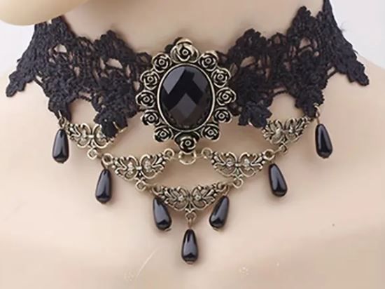 Vintage Gothic-Spitzen-Halskette von Noname