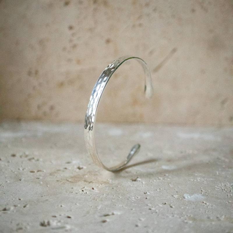 Breiter Armreif Gehämmert 925 Sterling Silber Verstellbar Arm Cuff von NooeBerlin