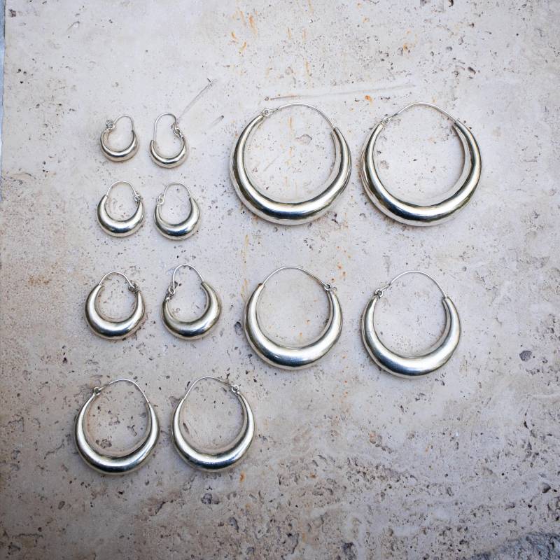 Chunky Creolen Aus Versilbertem Messing - Handgefertigte, Breite Ohrringe in Silber von NooeBerlin