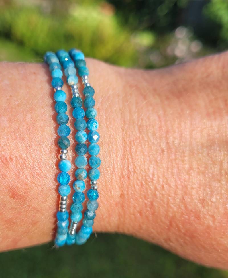Apatite Armband 3Fach Gewickelt Mit Silberelementen Apatite Armband 3Fach Gewickelt Mit Silberelementen von NookiKreationen