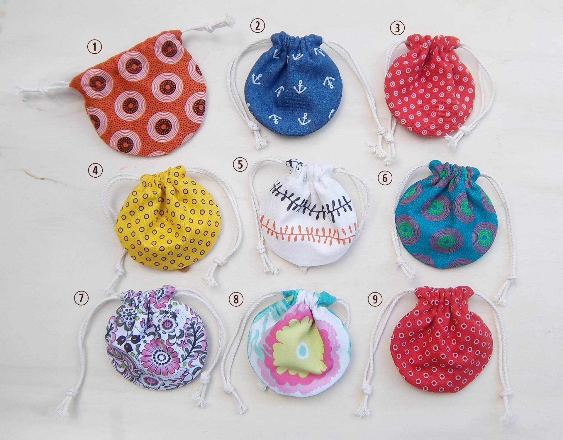 Mini Tasche Rundes Beutel Schmucktasche Ohrringbeutel Geschenktasche Krimskramsbeutel Ringtasche Kleingeldtasche Kopfhörertasche Baumwolle von NoooitStoffe