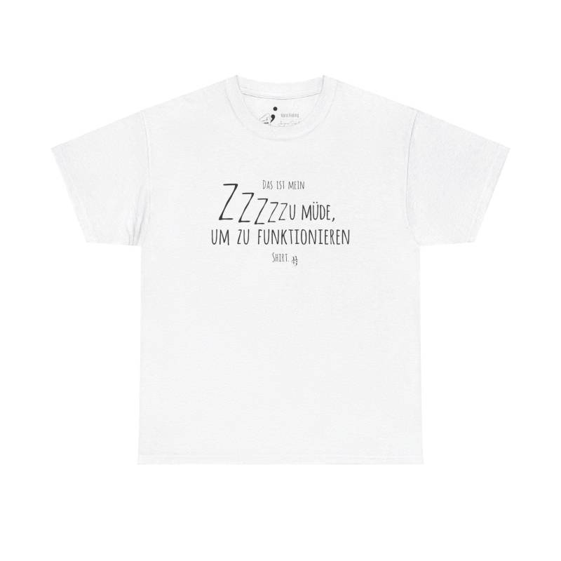T-Shirt „Zzzzzu Müde, Um Zu Funktionieren" - Bequem & Nachhaltig Von Norafielingdesigns von NoraFielingDesigns