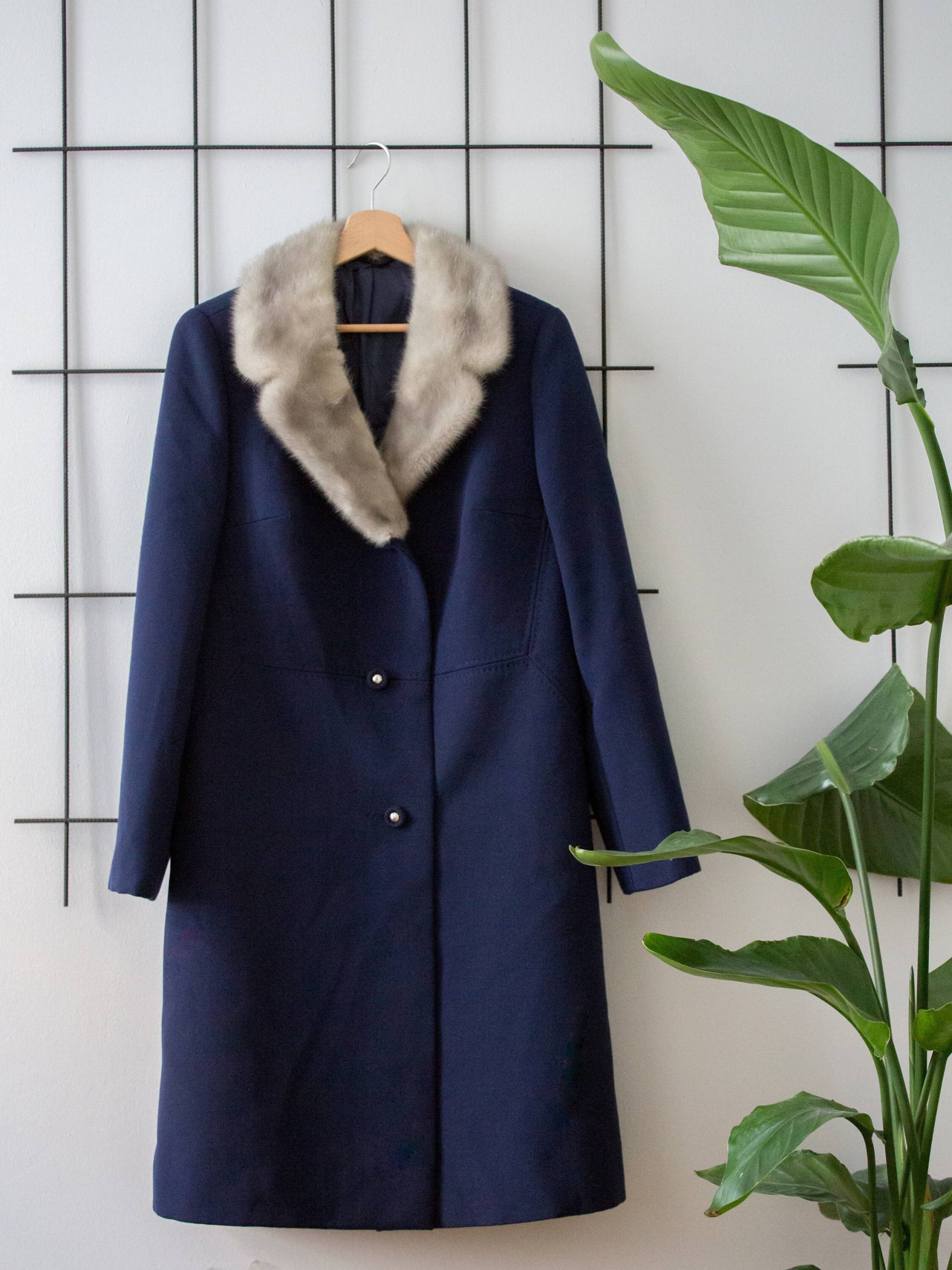 Vintage Echtpelzkragen Wollmantel in Marine Blau Für Frauen | Größe M - L 1960Er Jahre Langer Wintermantel Mit Knöpfen. Hergestellt Österreich von NorasVintageSilkShop