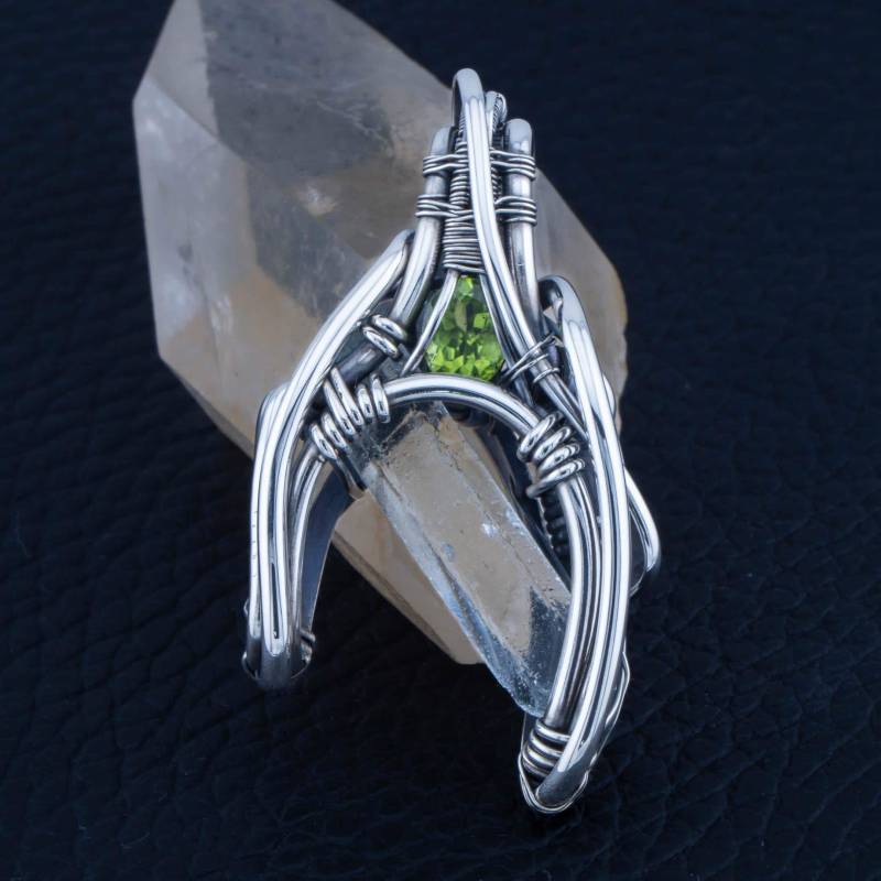 Handgefertigter Silberanhänger Mit Aquamarinkristall Und Peridot - Einzigartiges Unikat "Aquarius Claw" Handgefertigter Silberanhänger Mit Aquamarinkristall Und Peridot - Einzigartiges Unikat "Aquarius Claw" von NorbartShop