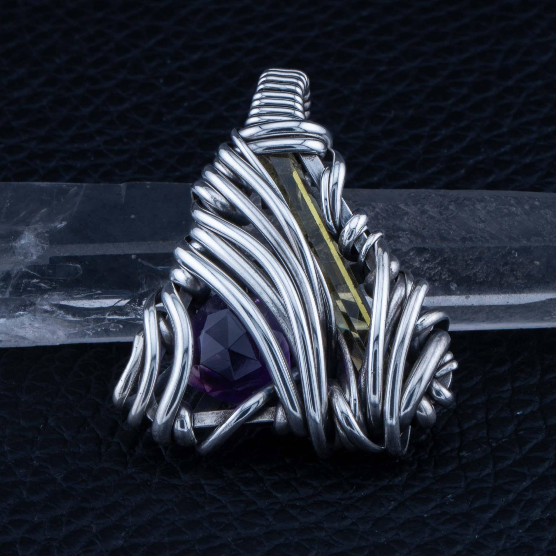 Handgefertigter Silberanhänger Mit Gelben Heliodor Und Amethyst - Einzigartiges Unikat "Sunray Amethyst" Handgefertigter Silberanhänger Mit Gelben Heliodor Und Amethyst - Einzigartiges Unikat "Sunray Amethyst" von NorbartShop