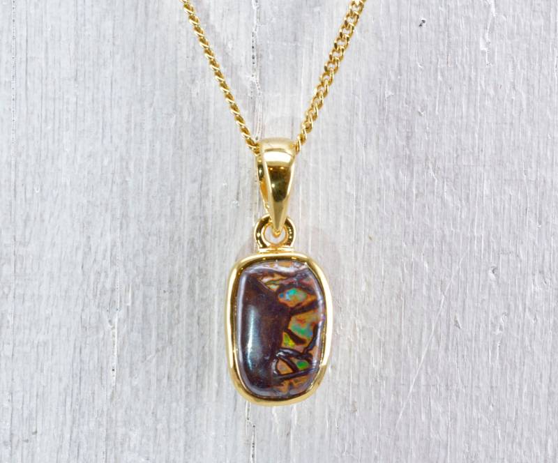 Boulder Opal Anhänger Gold Plattiert 925 Silber Kette Mit Eckiger Geschenk Liebhaber Boulder Opal Anhänger Gold Plattiert 925 Silber Kette Mit Eckiger Geschenk Liebhaber von NordNordostJewelry