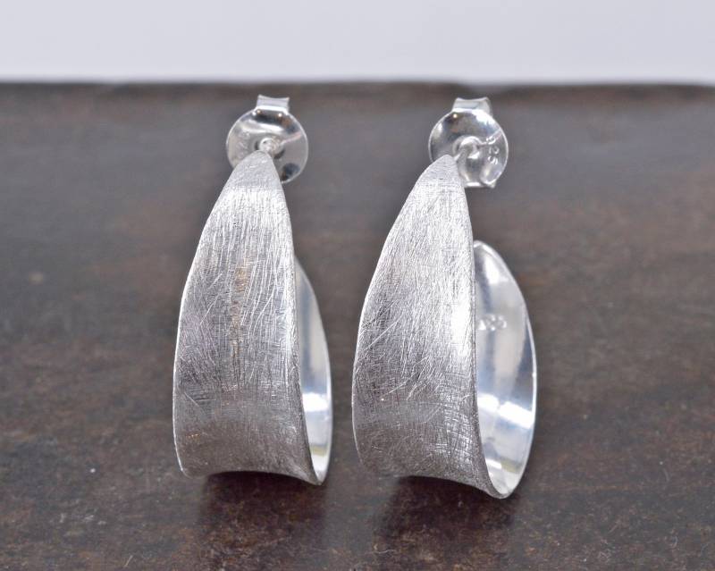 Elegante Halbcreolen 925 Silber Schlicht Und Edel Creole Ohrstecker Elegante Halbcreolen 925 Silber Schlicht Und Edel Creole Ohrstecker von NordNordostJewelry