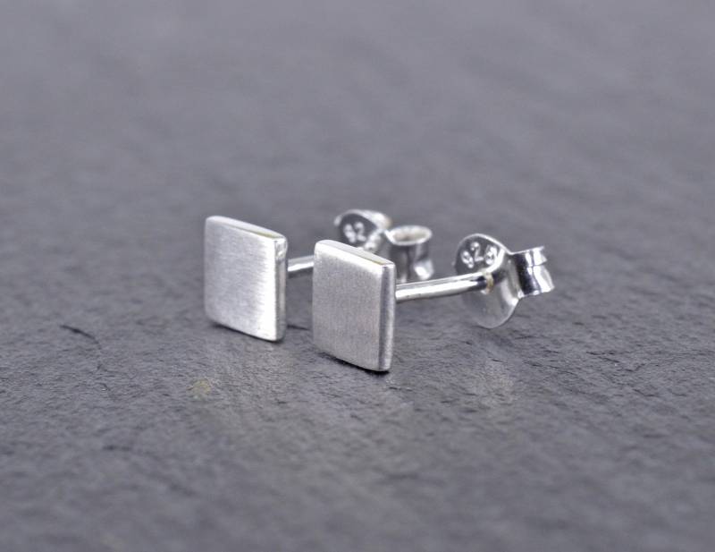 Mini Quadrat Ohrstecker 925 Silber Kleines Viereck Schlicht Mini Quadrat Ohrstecker 925 Silber Kleines Viereck Schlicht von NordNordostJewelry