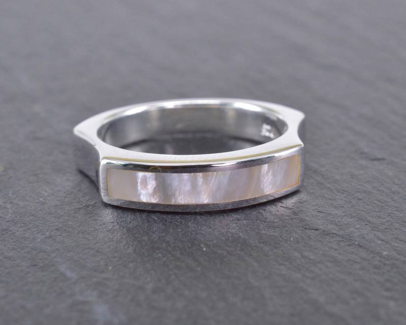 Perlmutt Ring 925 Silber Schlicht Bandring Geometrisch Minimalistisch Perlmutt Ring 925 Silber Schlicht Bandring Geometrisch Minimalistisch von NordNordostJewelry