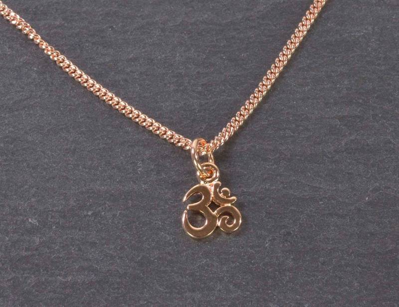 Tiny Om Yoga Kette 925 Silber Rose Goldplattiert Tiny Om Yoga Kette 925 Silber Rose Goldplattiert von NordNordostJewelry