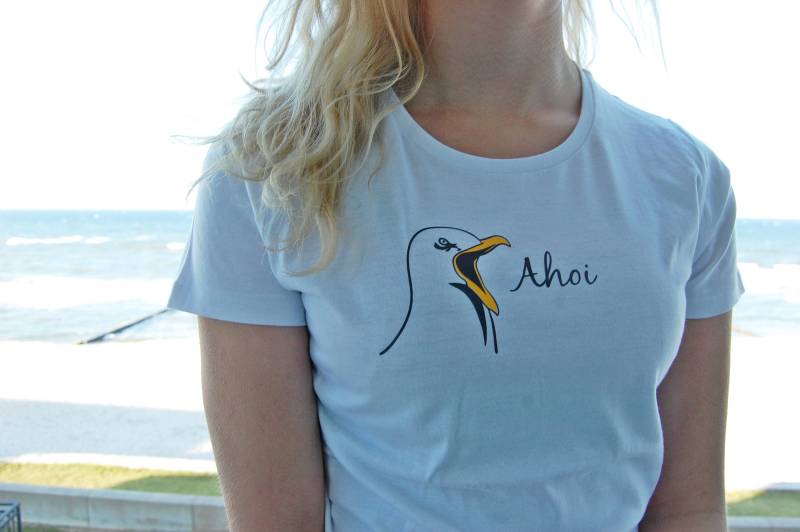 T-Shirt Damen - Möwe Ahoi ~ Bio Baumwolle | Nordisch Illustration Nordsee Geschenk Ostseeliebe Hamburg von NordWuensche