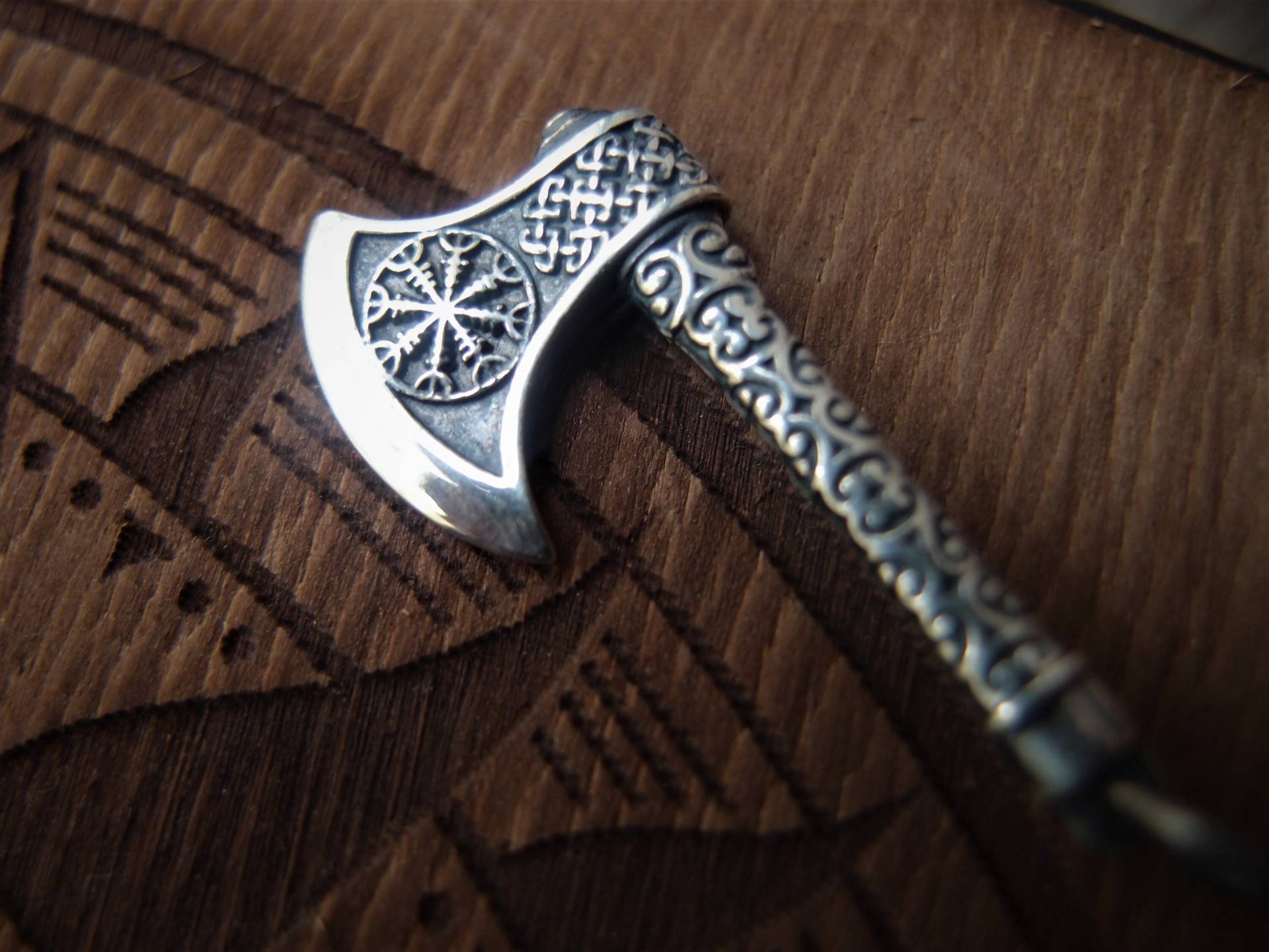 Wikinger Axt Aegishjalmur Helm Der Ehrfurcht Sterlingsilber Anhänger 5, 6 Gr Wikinger Axt Aegishjalmur Helm Der Ehrfurcht Sterlingsilber Anhänger 5, 6 Gr von NordicForces