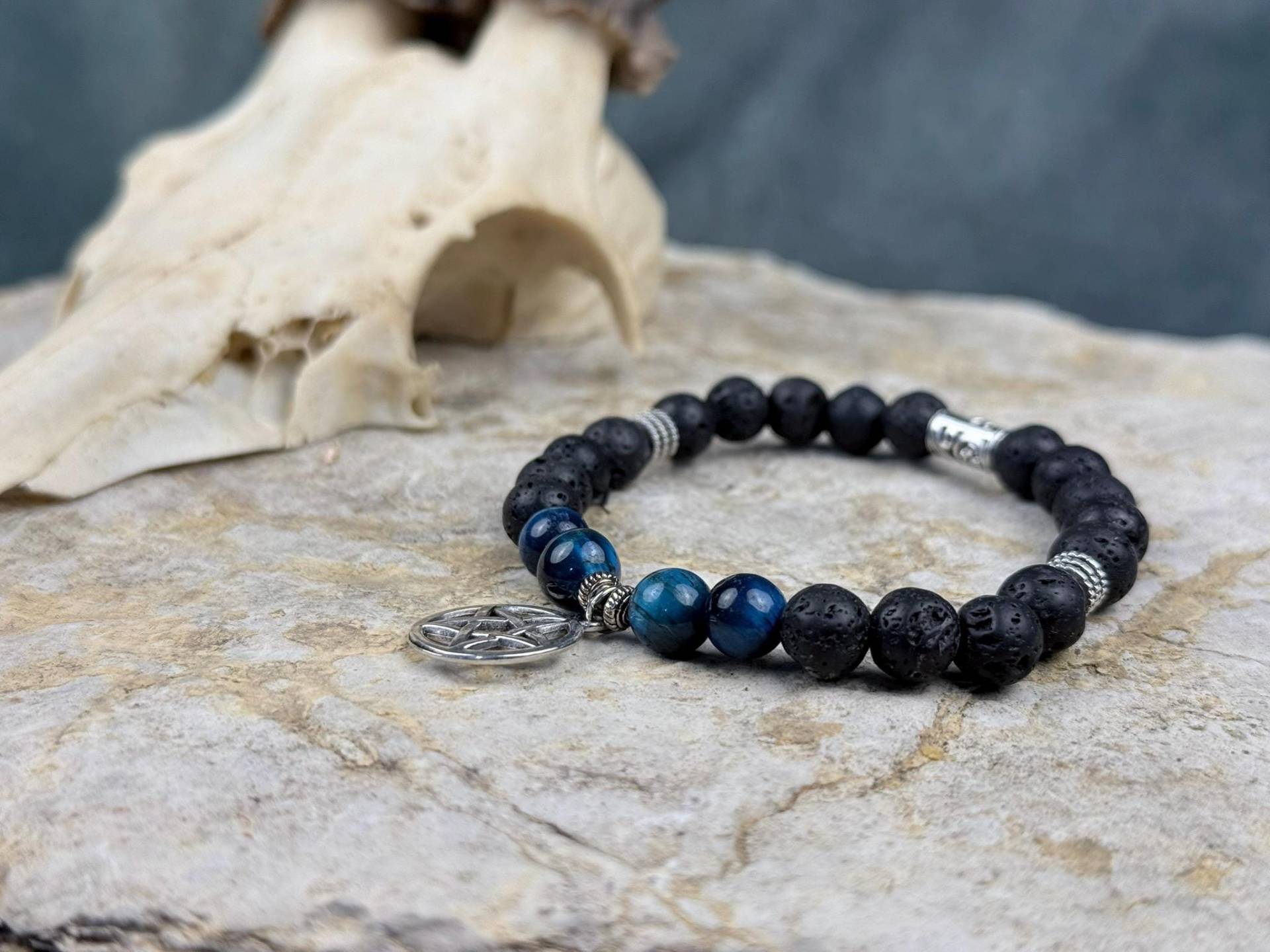 sternenwächter - Armband Mit Blauem Tigerauge, Lavastein & Pentagramm von NordicMystery
