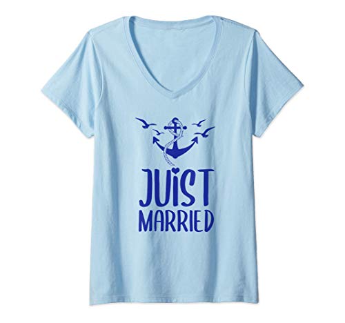 Damen Juist Married Ostfriesland Hochzeit Ostfriesische Inseln T-Shirt mit V-Ausschnitt Damen Juist Married Ostfriesland Hochzeit Ostfriesische Inseln T-Shirt mit V-Ausschnitt von Nordsee Urlaub mit Strand & Leuchtturm Geschenke