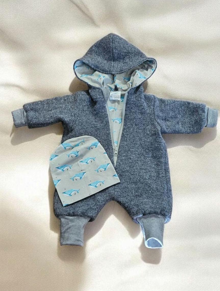 Grauer Wollwalk Overall Mit Maritimen Futter Inkl Mütze Grauer Wollwalk Overall Mit Maritimen Futter Inkl Mütze von Nordstjerne