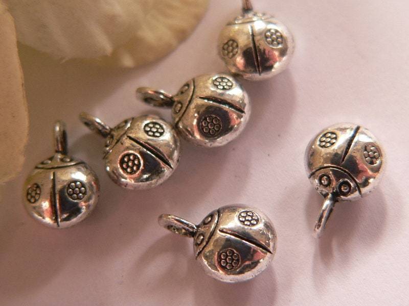 Tsa194 - 6 Schmuckanhänger 3 D Marienkäfer von NorikasFundgrube