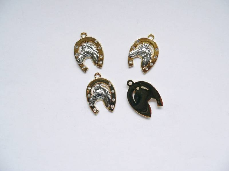 Tsa225 - 4 Anhänger Hufeisen Mit Pferdekopf von NorikasFundgrube