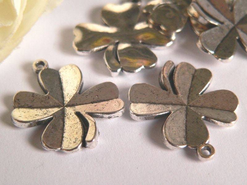 Tsa285 - 5 Schmuckanhänger Kleeblatt von NorikasFundgrube