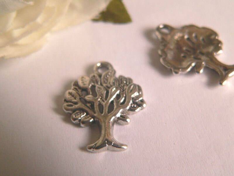 Tsa291 - 10 Schmuckanhänger Lebensbaum von NorikasFundgrube