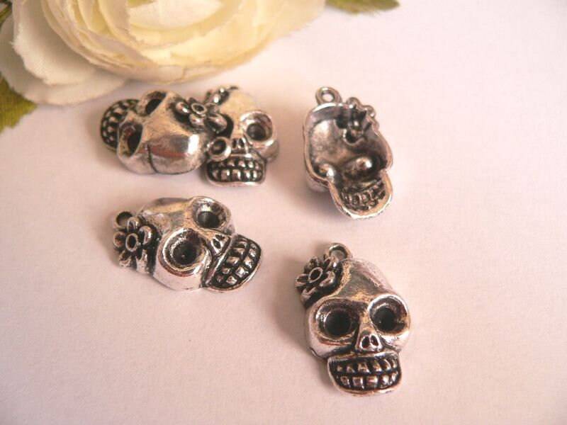 Tsa331 - 5 Schmuckanhänger Skull Mit Blume von NorikasFundgrube