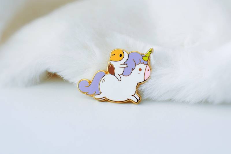 Meerschweinchen Mit Einhorn Emaille Pin Geschenk Für Kinder Meerschweinchen Mit Einhorn Emaille Pin Geschenk Für Kinder von Noristudio