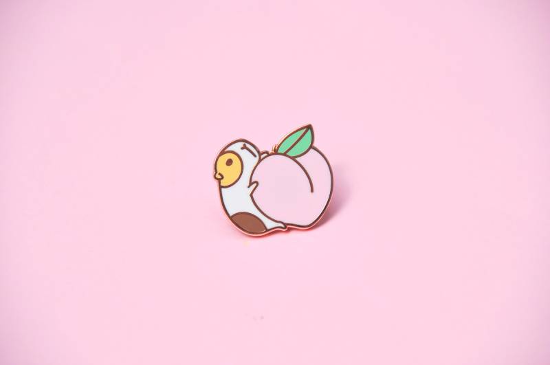 Meerschweinchen Pin, Pfirsich Und Emaille Liebhaber Geschenk Meerschweinchen Pin, Pfirsich Und Emaille Liebhaber Geschenk von Noristudio
