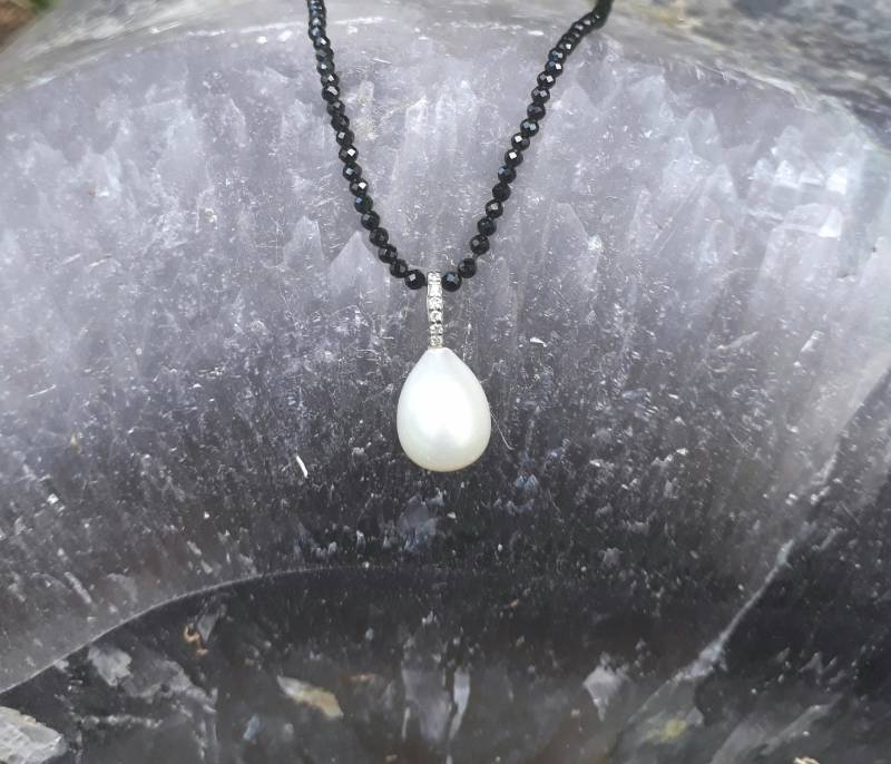 Tropfenform Perle Diamant Anhänger 18K Palladium Mit Schwarzer Spinell Halskette - Valentinstag Geschenk von NoritaJewelryBox