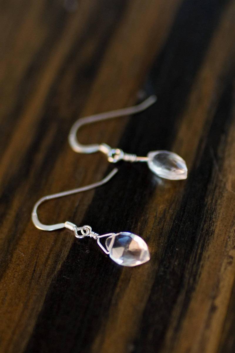 Facettierte Weiße Topas Marquise Tropfen Ohrringe Facettierte Weiße Topas Marquise Tropfen Ohrringe von NorthCroftStudio