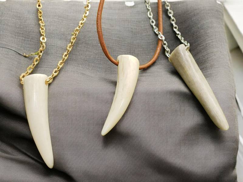 Rustikale Hirschgeweih Halskette Handgemachter Schmuck Im Wikinger Stil Rustikale Hirschgeweih Halskette Handgemachter Schmuck Im Wikinger Stil von NorthRustic
