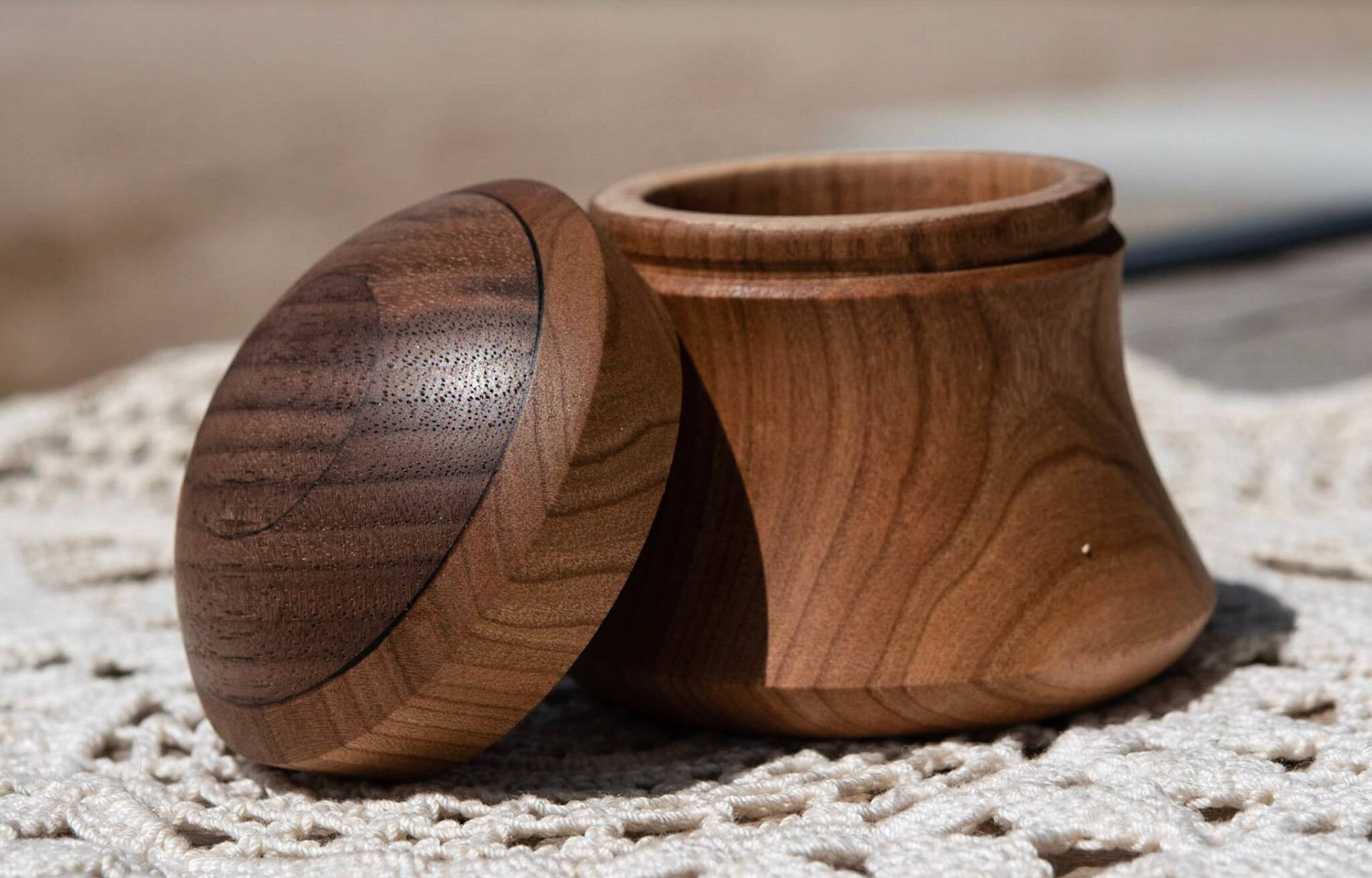 Kirsche Und Nussbaum Holz Gedreht Schmuck-Box Kirsche Und Nussbaum Holz Gedreht Schmuck-Box von NorthernFern