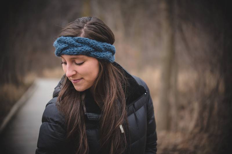 Einfaches Geflochtenes Stirnband in Denim von NorthernHeartKnits