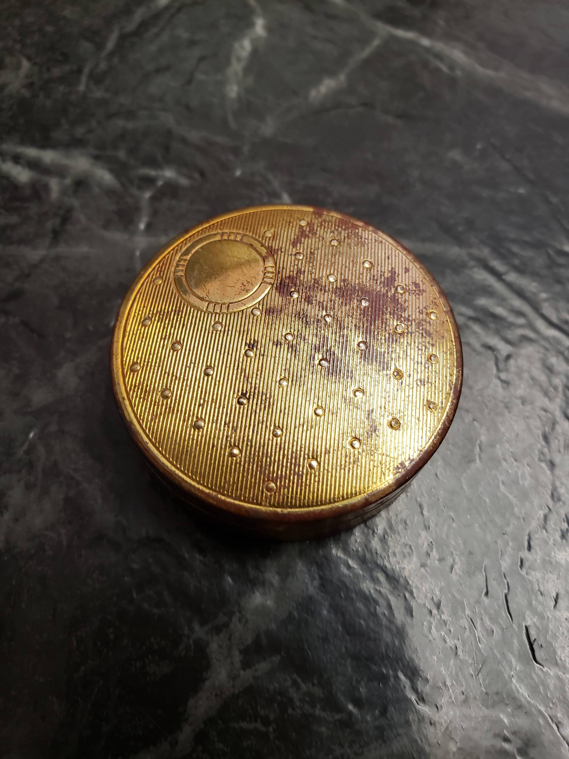 Vintage Messing Rouge Kompakt - Art-Deco-Rouge Kompakte Drei Blumen Richard Hudnut, New York Paris Hergestellt in Usa Spiegel Der 1930Er Jahre -S von NorthglenAntiques