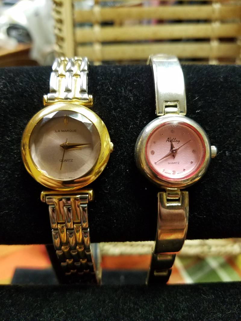 Vintage Paar Schöne Damenuhr Ft. Opak Rosa Gesichter Neue Batterien Größe 6 Bis 6, 5 von NorthglenAntiques