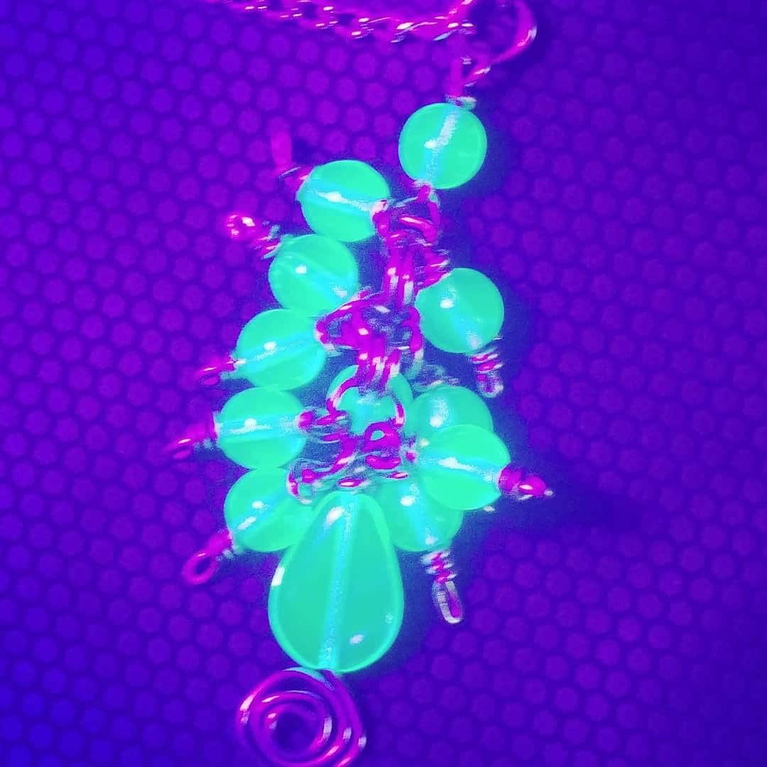 Aurora Uran Drop Halskette Aurora Uran Drop Halskette von NorthrnAuroraDesigns