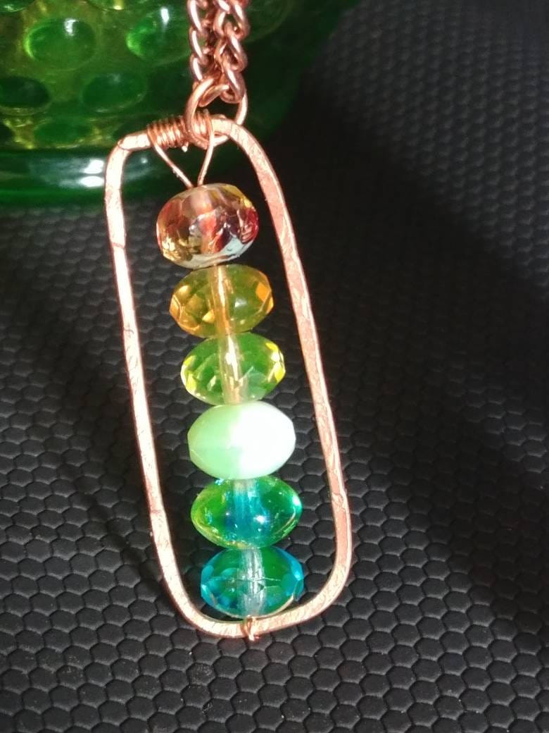 Eingefangener Regenbogen Anhänger Halskette Eingefangener Regenbogen Anhänger Halskette von NorthrnAuroraDesigns