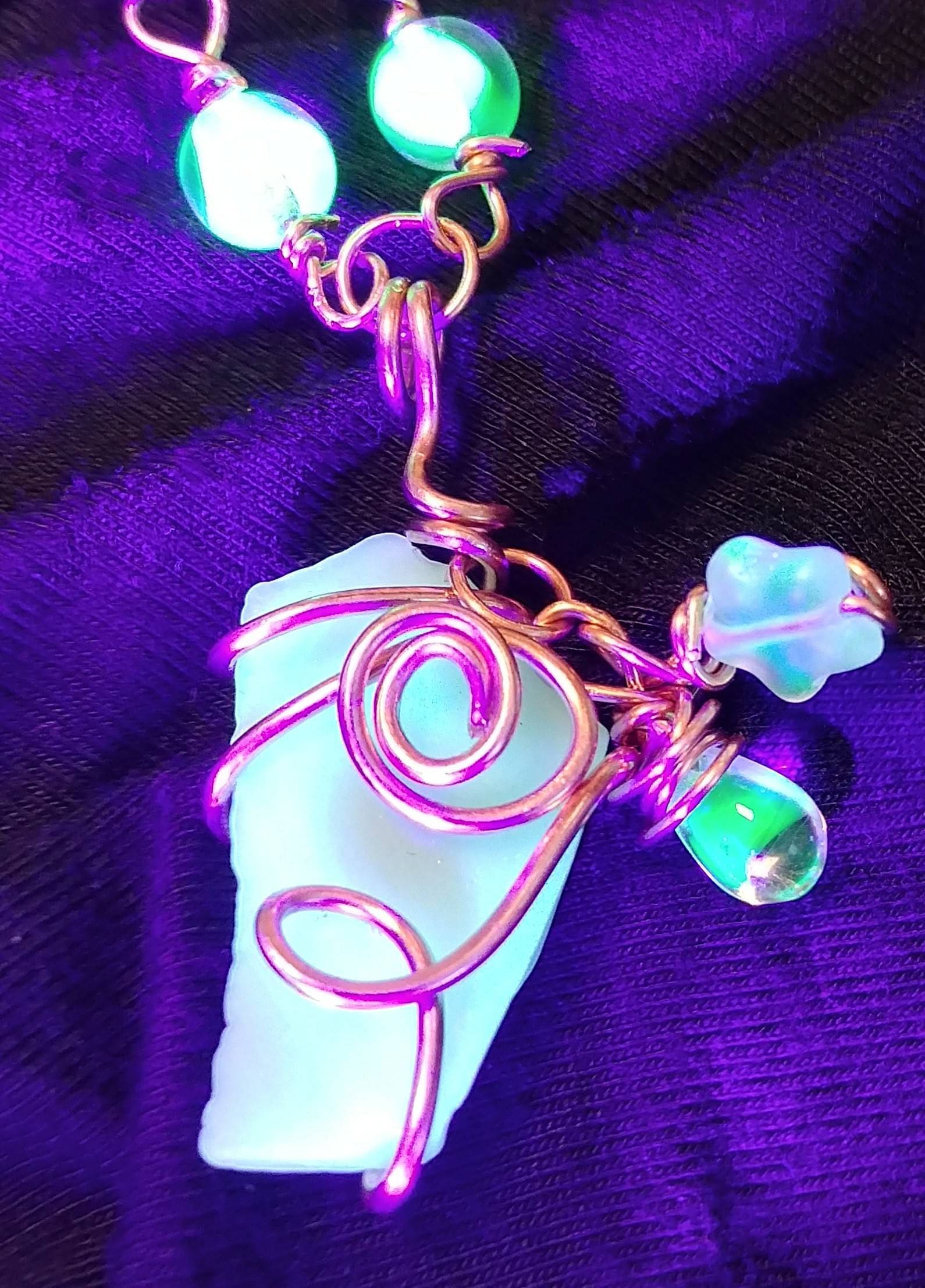 Funkeln Der Uran-Perlenkette Funkeln Der Uran-Perlenkette von NorthrnAuroraDesigns