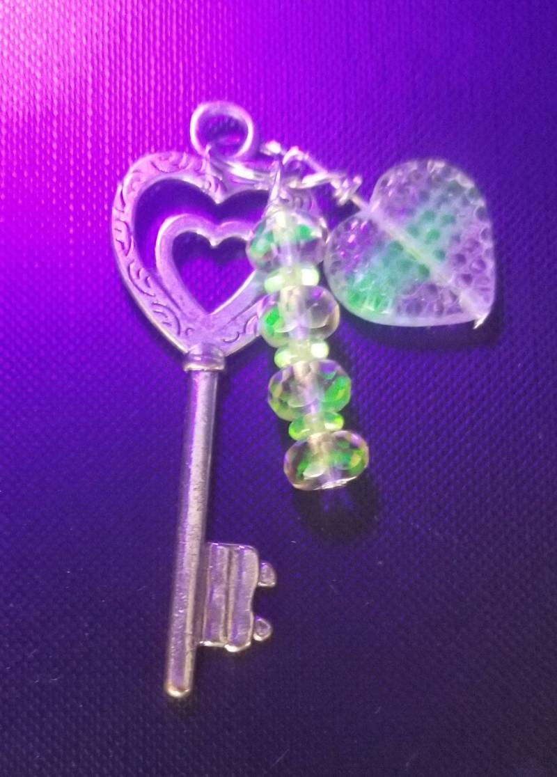 Schlüssel Zu Meinem Herzen Uranium Pendant Schlüssel Zu Meinem Herzen Uranium Pendant von NorthrnAuroraDesigns