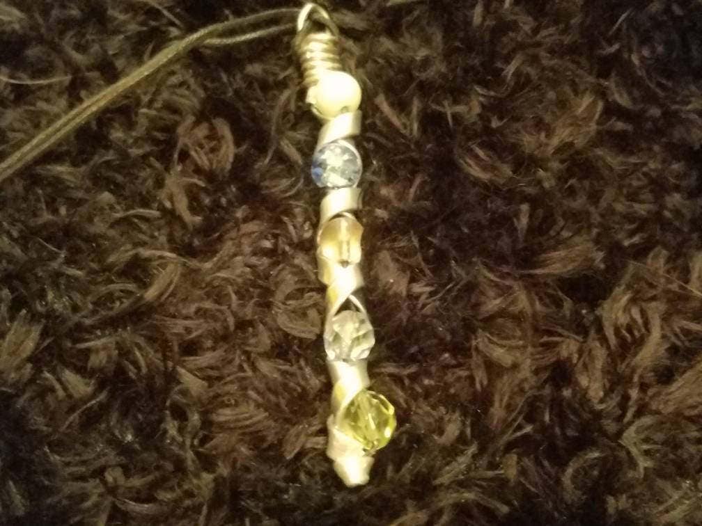 Uran Wire Wrap Perlen Anhänger Mit Wildleder Halskette Uran Wire Wrap Perlen Anhänger Mit Wildleder Halskette von NorthrnAuroraDesigns