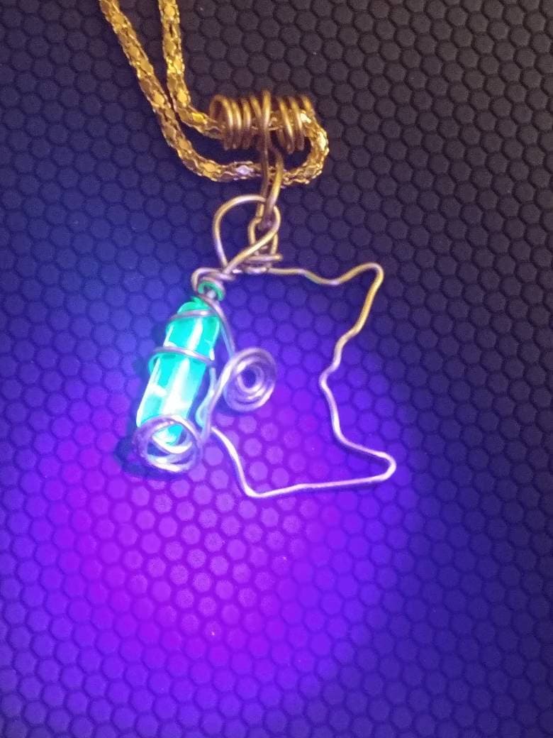 Verwirbelte Minnesota Nordlichter Halskette Verwirbelte Minnesota Nordlichter Halskette von NorthrnAuroraDesigns