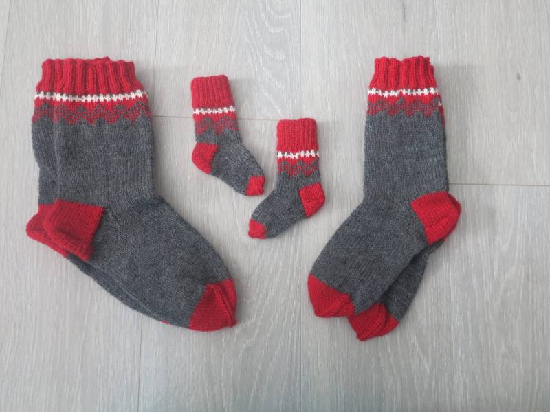 Handgestrickte Socken - Familienpackung Oder Einzeln Handgestrickte Socken - Familienpackung Oder Einzeln von NorwegianKnitByAukan