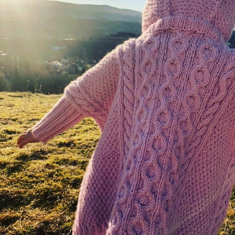 Handknit Poncho Handknit Poncho von NorwegianKnitByAukan