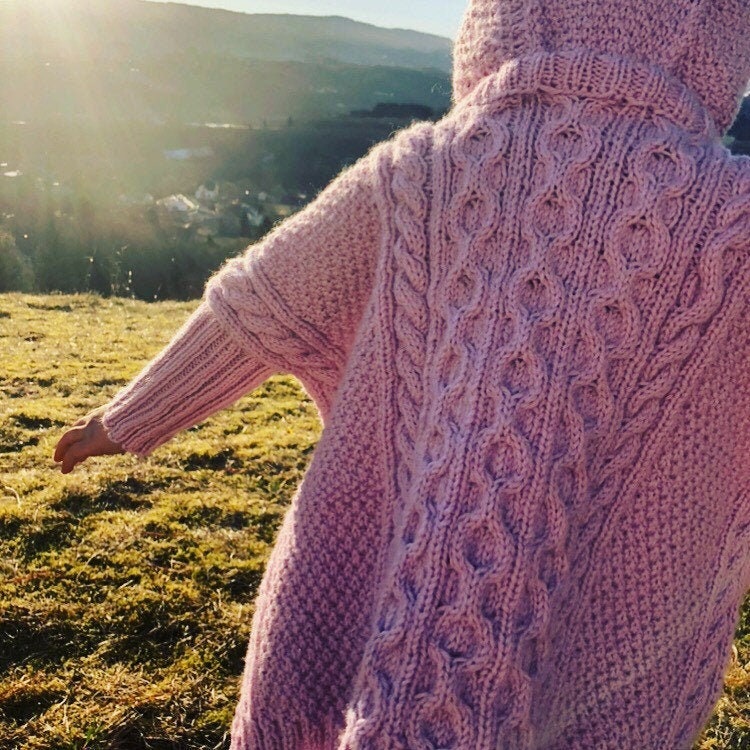 Handknit Poncho Handknit Poncho von NorwegianKnitByAukan