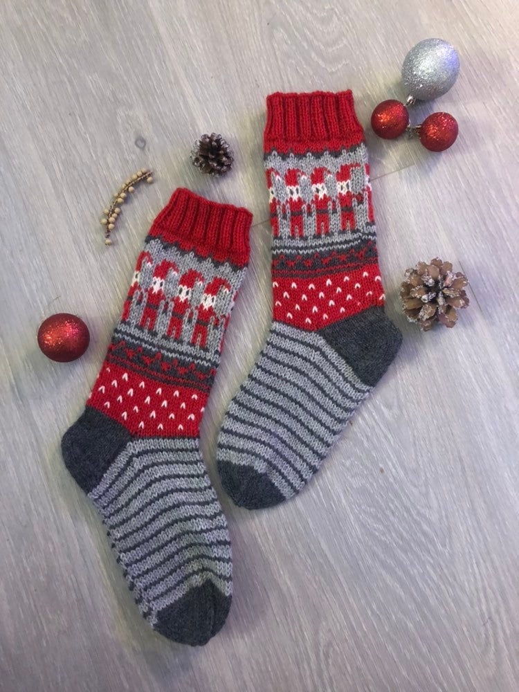 Tanzende Elfen Handgestrickte Socken Tanzende Elfen Handgestrickte Socken von NorwegianKnitByAukan