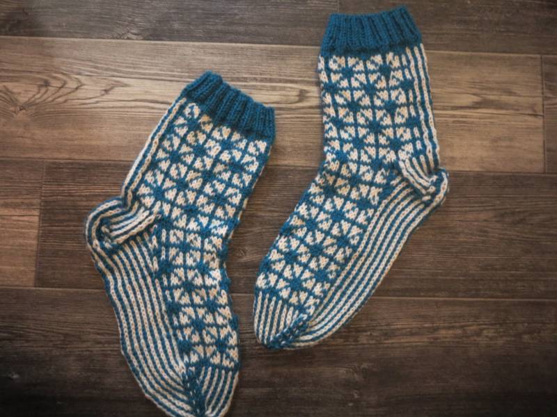Türkis Stern Handgestrickt Unisex Socken Türkis Stern Handgestrickt Unisex Socken von NorwegianKnitByAukan