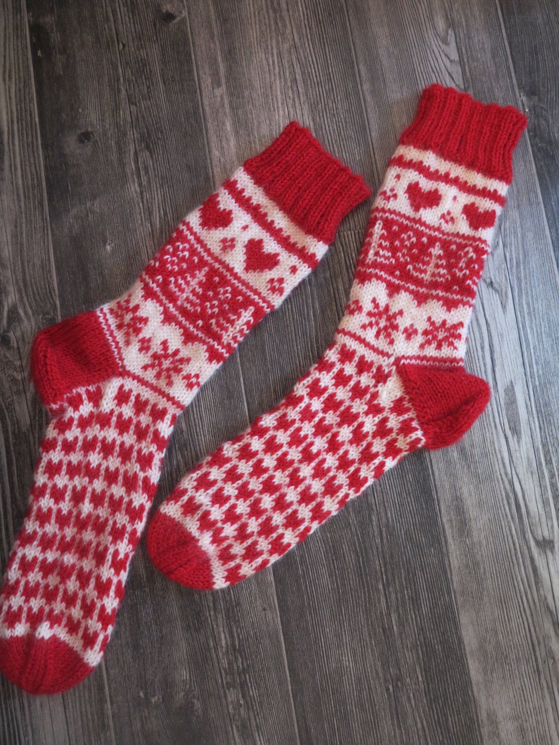 Wunderschöne Handgemachte Damen Wollsocken Wunderschöne Handgemachte Damen Wollsocken von NorwegianKnitByAukan